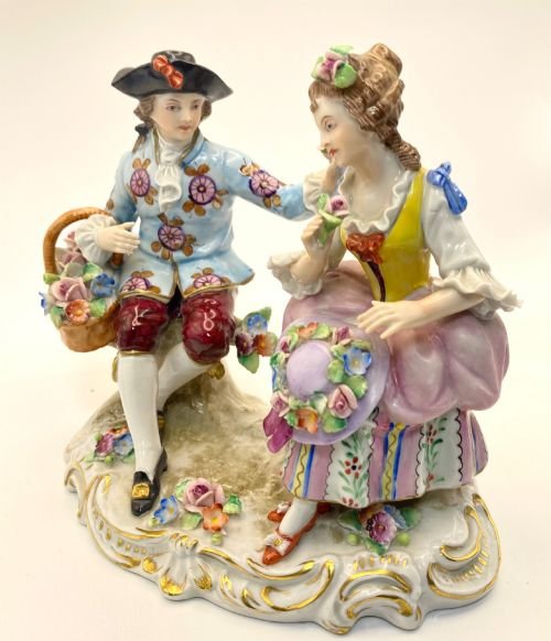 Sitzendorf porcelaine figurine
